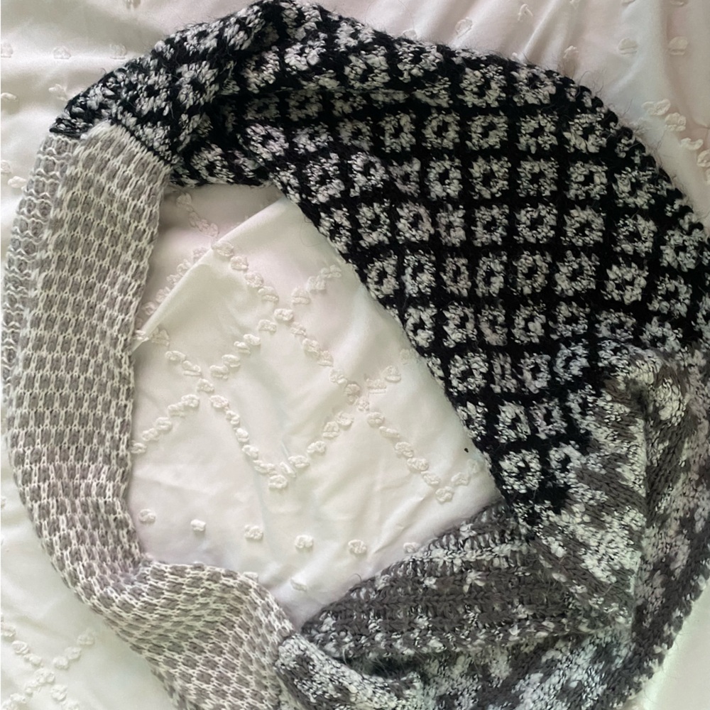 Elegant Black and Gray Geometric Scarf Wrap